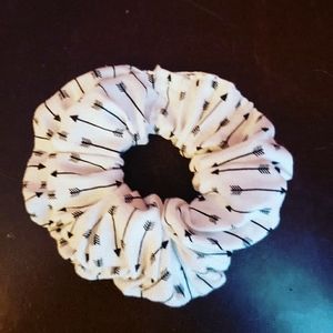 Arrow scrunchie